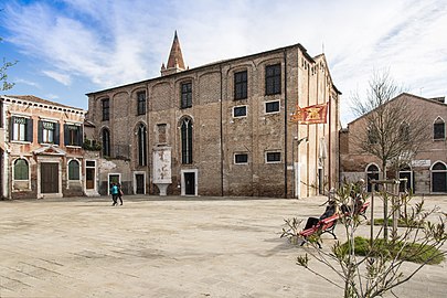   Facade on campo