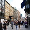 File:Aleksanterinkatu Helsinki summer.jpg by Mahlum (PD)