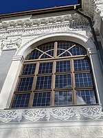 Close-up view of the decor of the side façade of the palace