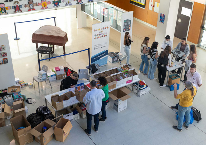 Punt de recollida del material a la Facultat de Magisteri.