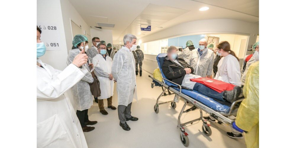 Les transferts de patients entre l’ancien et le nouvel hôpital d’Epinal, ont débuté dès 8 h ce mardi. Vosges Matin, Jérôme HUMBRECHT