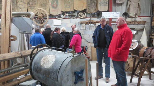 Le musée Martinvelle Jadis, situé sur la route de Regnévelle, contient entre 3000 et 4000 objets qui racontent l'histoire de Martinvelle et des villages alentour.