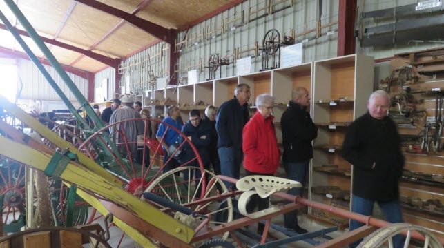 Le musée Martinvelle Jadis, situé sur la route de Regnévelle, contient entre 3000 et 4000 objets qui racontent l'histoire de Martinvelle et des villages alentour.