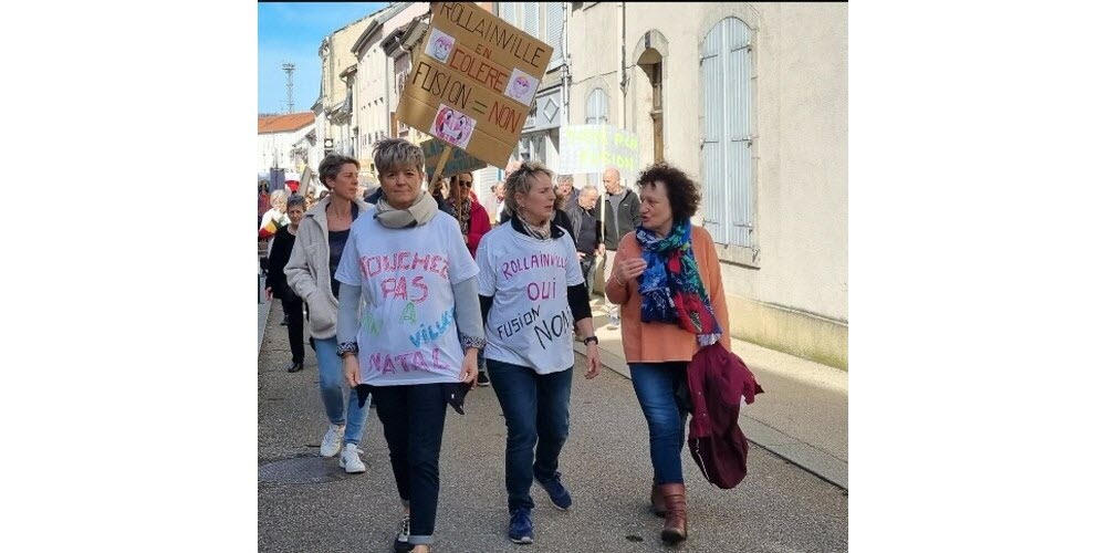 Avec des tee-shirts bariolés. Photo Olivier Jorba