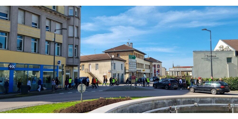 Les manifestants ont contourné le rond-point Albert-Voilquin. Photo Olivier Jorba