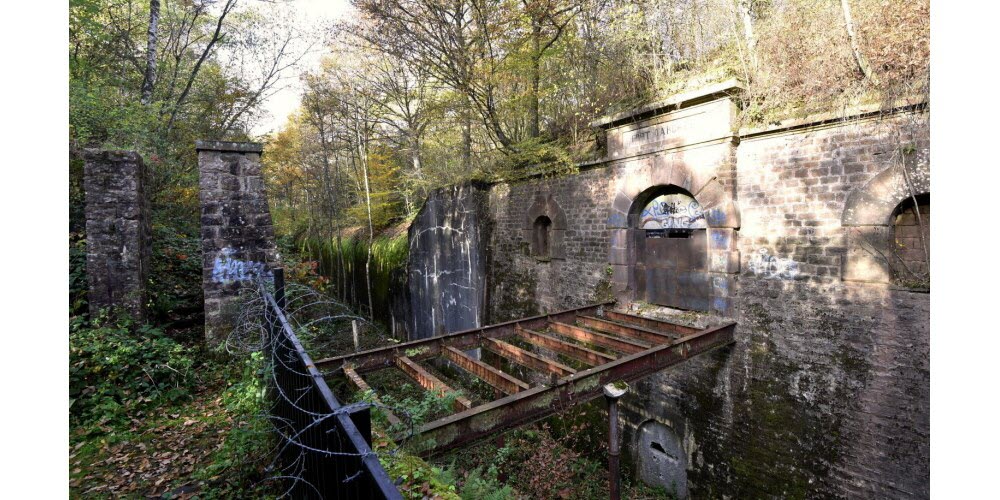 Le fort d’Arches, au cœur du système Séré de Rivières, a servi de cantonnement et de terrain de manœuvre aux soldats venus au camp apprendre la guerre en montagne. Photo Eric THIÉBAUT