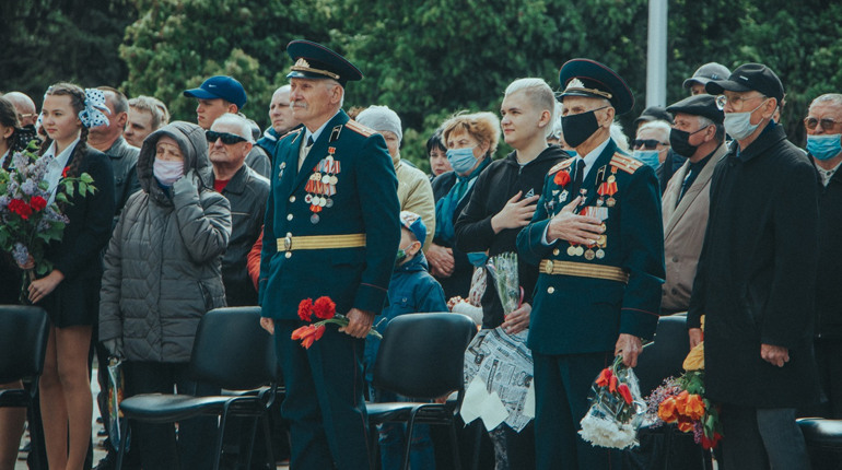 В День перемоги над нацизмом у Другій світовій війні нікопольці поклали квіти до Вічного вогню