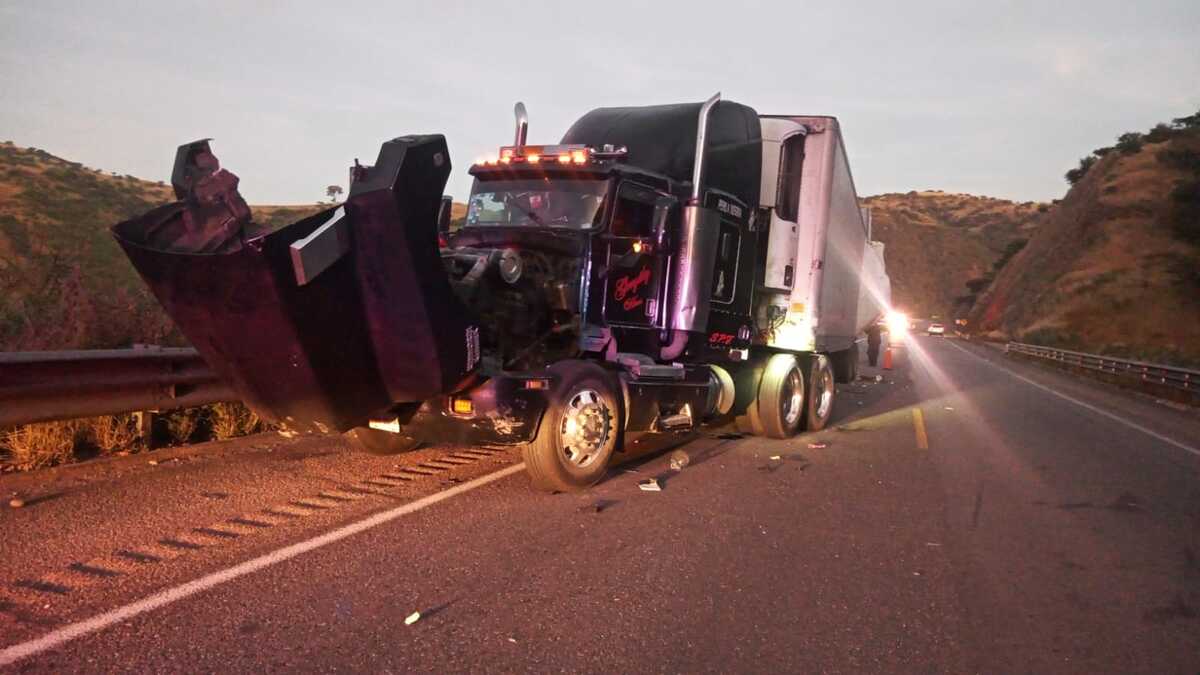 Uno de los conductores escapó de la escena del crimen.