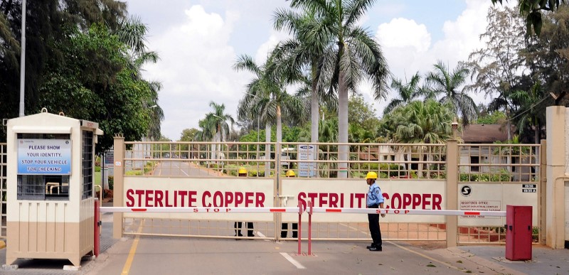 FILE PHOTO: A private security guard stands in front of the main gate of Sterlite Industries Ltd's copper plant, a unit of London-based Vedanta Resources, in Tuticorin, in Tamil Nadu March 24, 2013. Credit: REUTERS/Stringer/File Photo