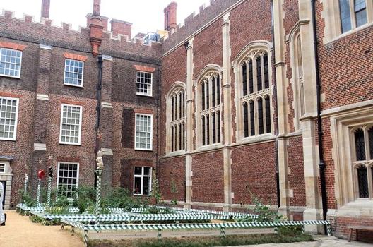 La cour de la chapelle du château de Hampton Court