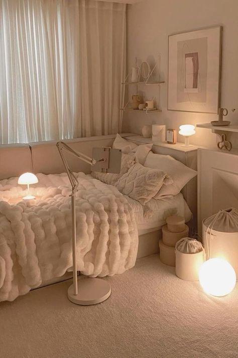 Dream Bedroom Inspiration, Beige Room, White Room Decor, Luxury Room Bedroom, Classy Bedroom, Room Redesign, Dekorasi Kamar Tidur, التصميم الخارجي للمنزل, Cozy Room Decor