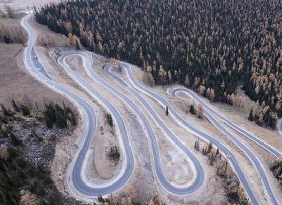 Altay - Hemu road put into trial operation in Xinjiang