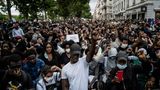 Menschen in Lyion, Frankreich, protestieren nach dem Tod von George Floyd