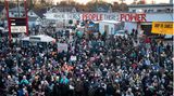 Demonstranten versammeln sich, um die Verurteilung des ehemaligen Polizeibeamten Derek Chauvin