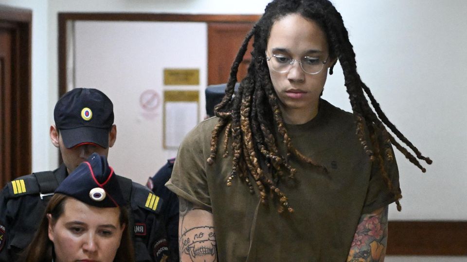 Brittney Griner auf dem Weg zur Gerichtsverhandlung