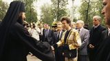 1990 absolviert die Prinzessin einen offiziellen Staatsbesuch in der Sowjetunion. Dort trägt sie erstmals die Jacke mit Karo-Muster.