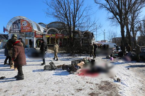 Lage nach dem Angriff auf einen Markt in Donezk im Osten der Ukraine