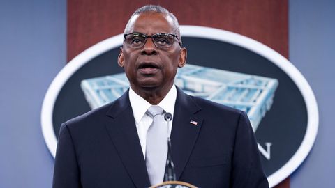 Lloyd Austin, Verteidigungsminister der USA, spricht bei einer Pressekonferenz im Pentagon.