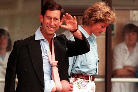 Charles, damals noch Prinz von Wales, im Juli 1990 mit einem gebrochenen Arm