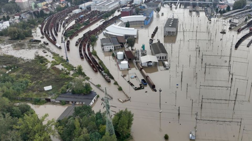 So sieht es im benachbarten Tschechien aus - Bayern bietet deshalb Hilfe an. Foto: Sznapka Petr/CTK/dpa