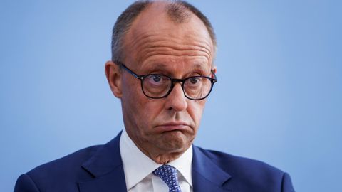 CDU-Chef Friedrich Merz schaut überfordert