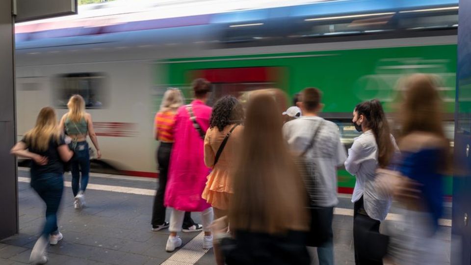 Der Bahn-Regionalverkehr ist in den vergangenen Jahren in Rheinland-Pfalz ausgebaut worden, die Kosten dafür steigen (Archivbild