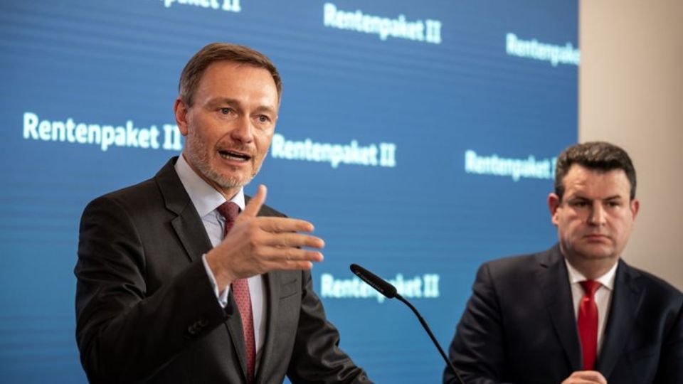 Finanzminister Lindner (l.) und Sozialminister Heil wollen die Altersvorsorge der Deutschen sichern. Foto: Michael Kappeler/dpa