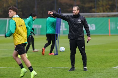 Trainer Siewert spürte "Energie" auf dem Platz. Foto: Daniel Löb/dpa