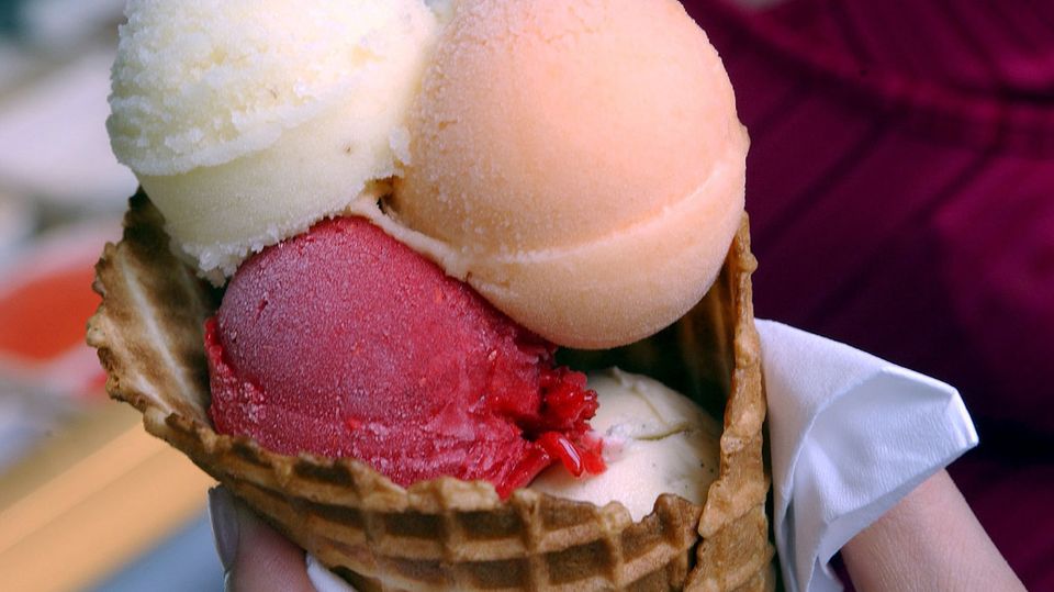 Lecker, aber nicht notwendig: Süßes wie Eis oder Schokolade