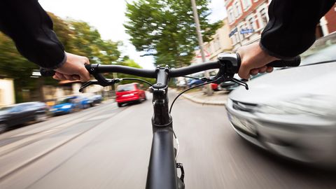 Es muss mehr Geld in sicheren Radverkehr investiert werden. Das zumindest fordert Greenpeace (Symbolbild)