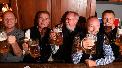 Touristen im Hofbräuhaus