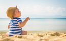 Bébé à la piscine ou à la plage : tout ce qu’il faut savoir !