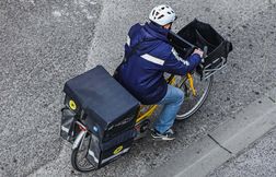 Des paquets de courriers finissent dans une bouche d’égout de Toulouse