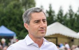 François Ruffin s’intéresse à la réinsertion des riches dans « Au boulot ! »