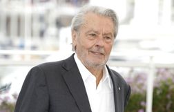 La fille d’Ari Boulogne abandonne la procédure en Suisse contre Alain Delon