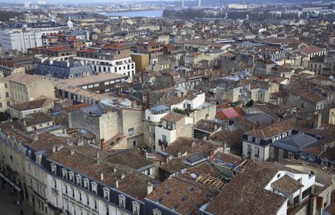 Est-ce que les prix immobiliers baissent à Bordeaux ? Eh bien, pas vraiment