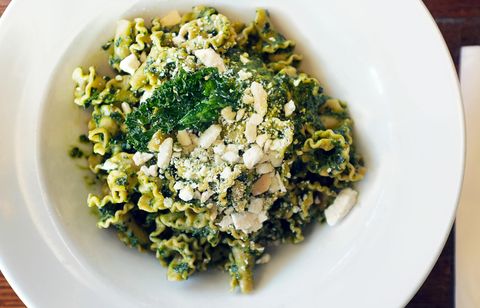 On vous apprend à faire des pâtes au pesto comme un chef