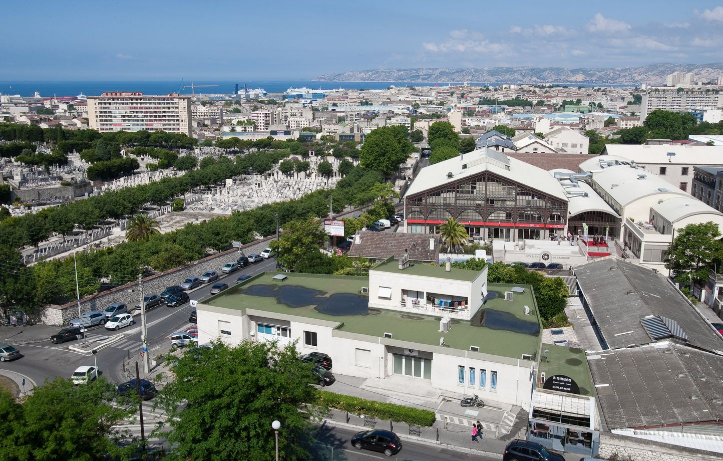 La Station Alexandre ( au premier plan )  