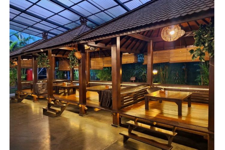 Mau Ajak Keluarga atau Teman Quality Time di Restoran? Yuk, Datang ke Lesehan Gurame