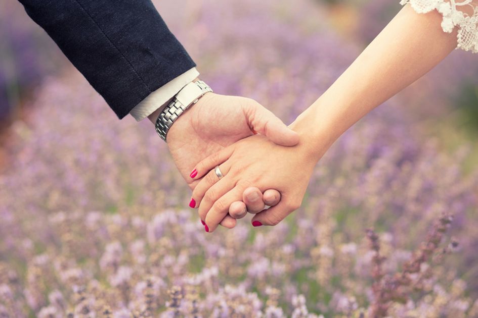 Diduga Dilakukan Pasangan Artis, Ternyata Ini yang Dimaksud Lavender Marriage