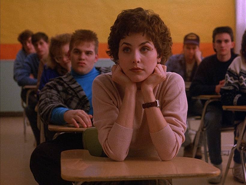 Sherilyn Fenn in Twin Peaks (1990)