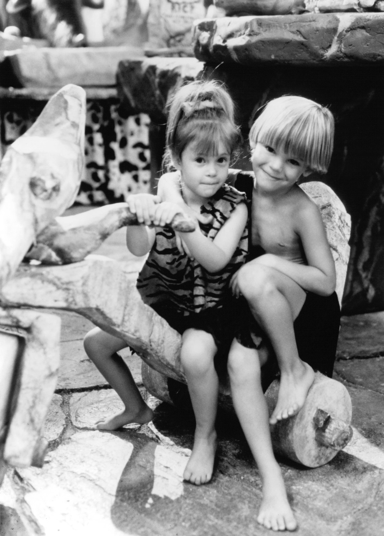 Hlynur Sigurðsson, Marinó Sigurðsson, Elaine Silver, and Melanie Silver in The Flintstones (1994)