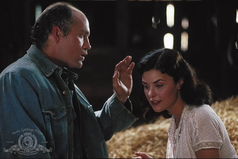 Sherilyn Fenn and John Malkovich in Of Mice and Men (1992)