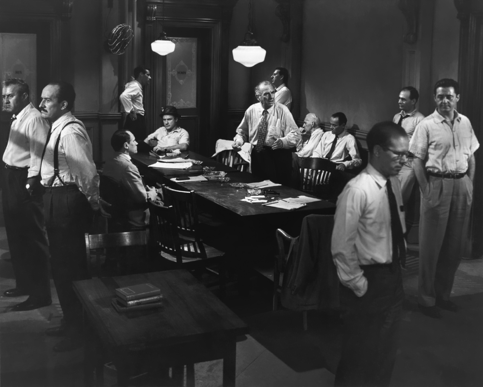 Henry Fonda, Martin Balsam, Jack Klugman, Lee J. Cobb, Ed Begley, Edward Binns, John Fiedler, E.G. Marshall, Joseph Sweeney, George Voskovec, Jack Warden, and Robert Webber in 12 Angry Men (1957)