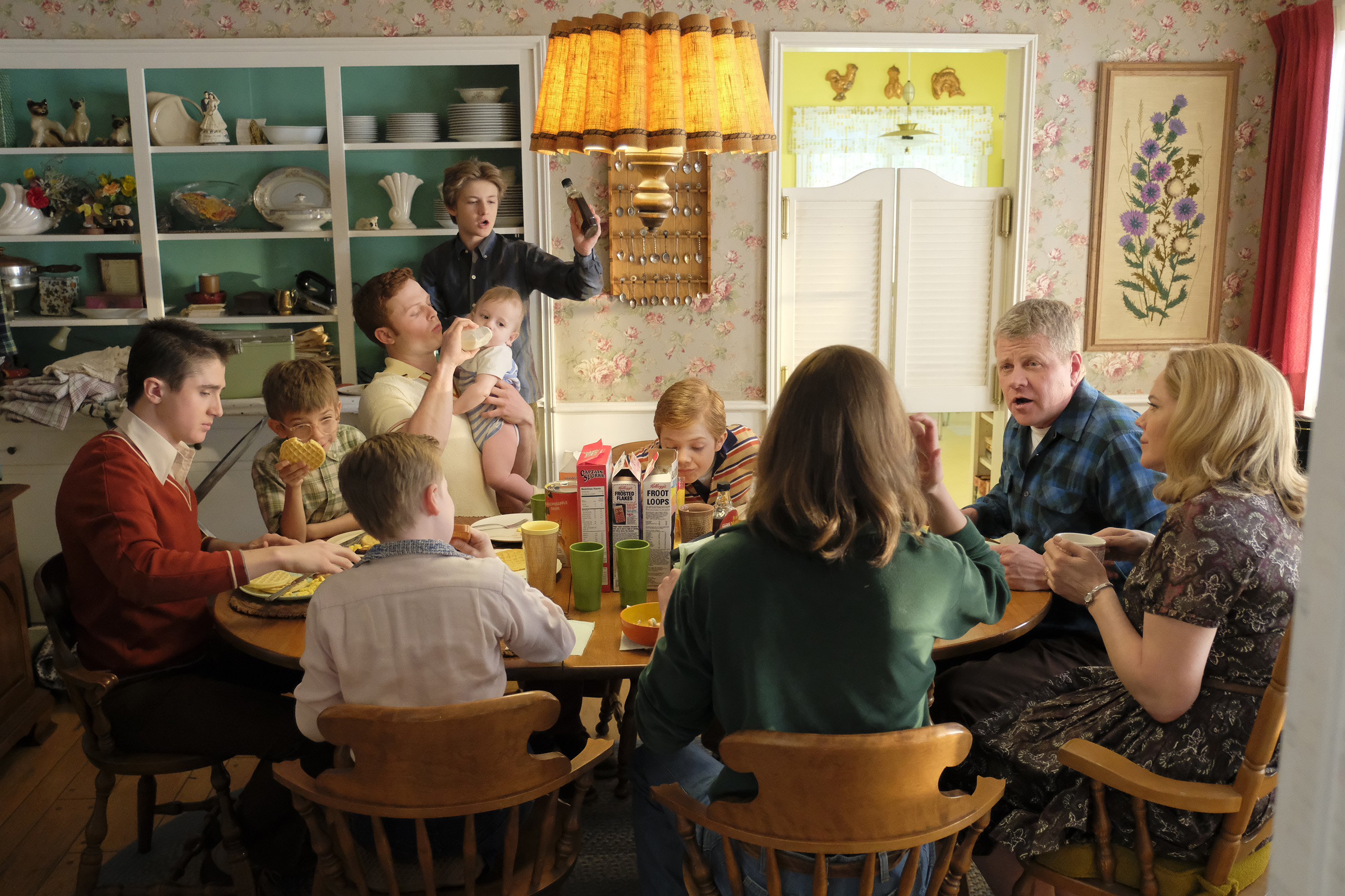 Mary McCormack, Michael Cudlitz, Arthur Leslie Lytton, Beckett Charlie Lytton, Jack Gore, Sawyer Barth, Sam Straley, Christopher Paul Richards, Andy Walken, Caleb Foote, and Santino Barnard in The Kids Are Alright (2018)