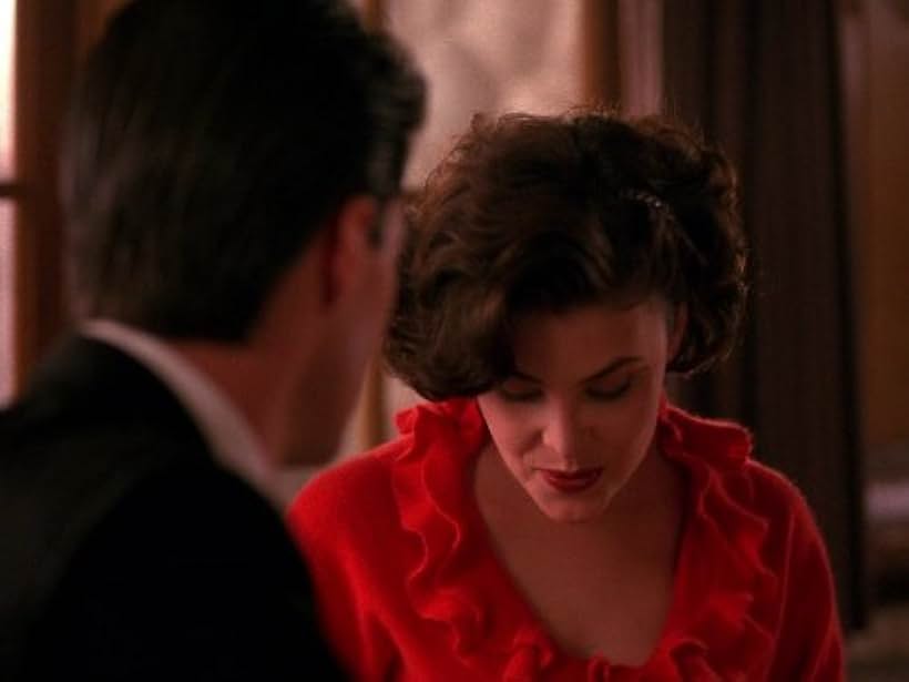 Sherilyn Fenn and Kyle MacLachlan in Twin Peaks (1990)