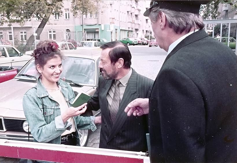 Marina Krauser, Günter Pfitzmann, and Dietmar Schönherr in Berliner Weiße mit Schuß (1984)