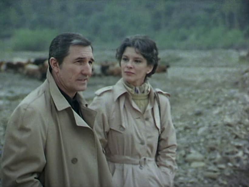 Gheorghe Dinica and Irina Petrescu in O lumina la etajul 10 (1984)