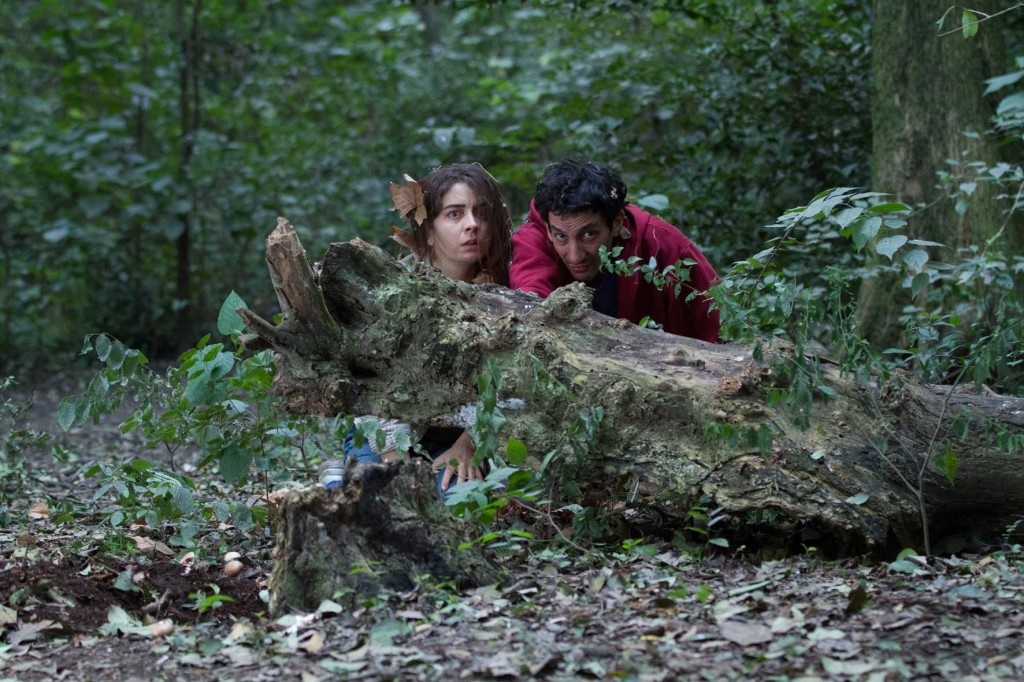 Erica Rivas and Juan Minujín in Pistas para volver a casa (2014)