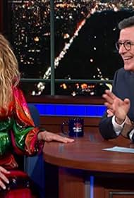 Julia Roberts and Stephen Colbert in The Late Show with Stephen Colbert (2015)